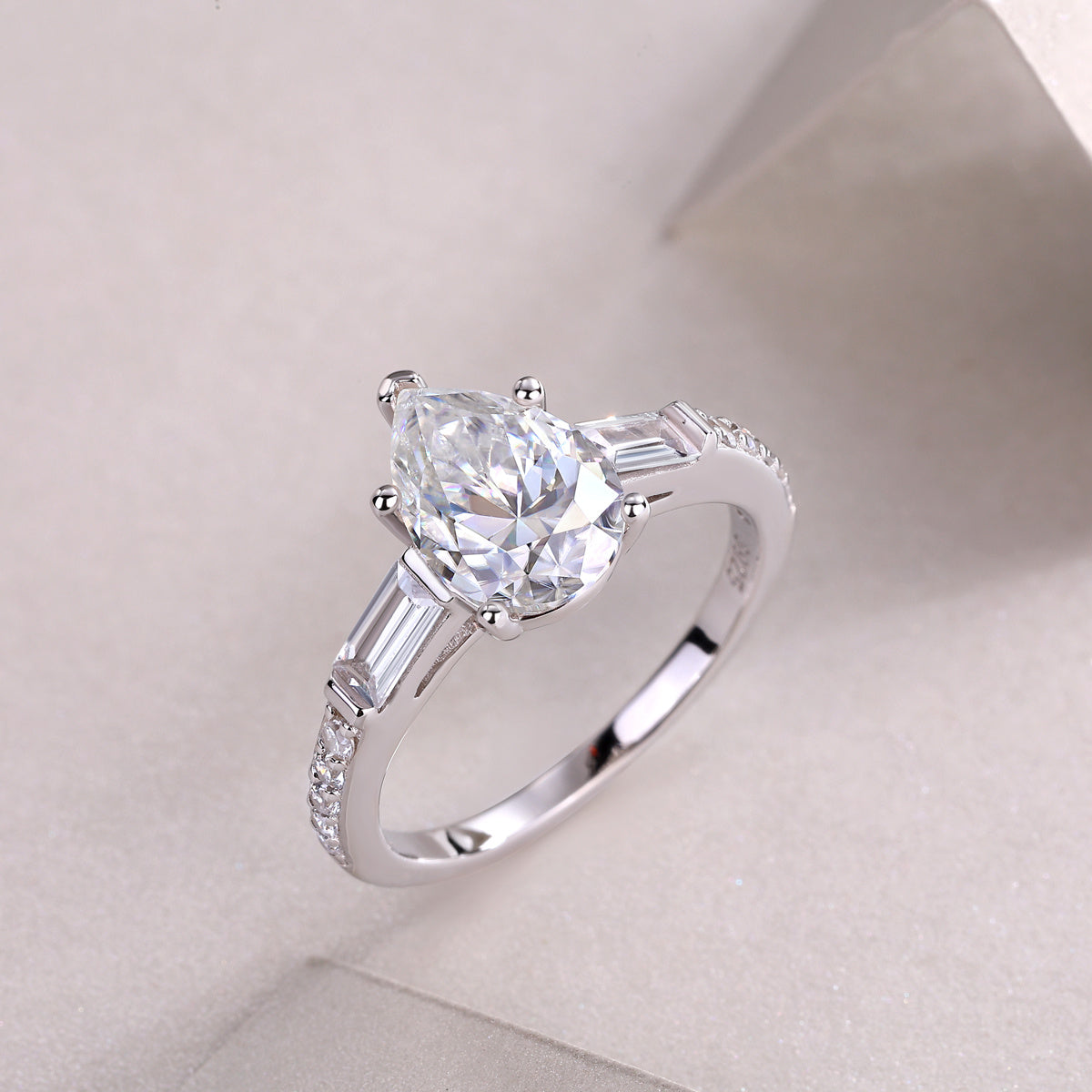 Grand Moissanite Ring – Oversized Sparkle in a Timeless Luxury Design - ZENTRION 