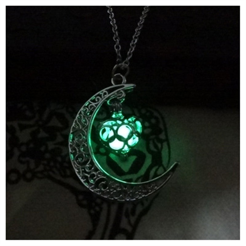 Glowing Charm Necklace – Luminous Pendant, Silver-Plated Chain, Statement Jewelry - ZENTRION 