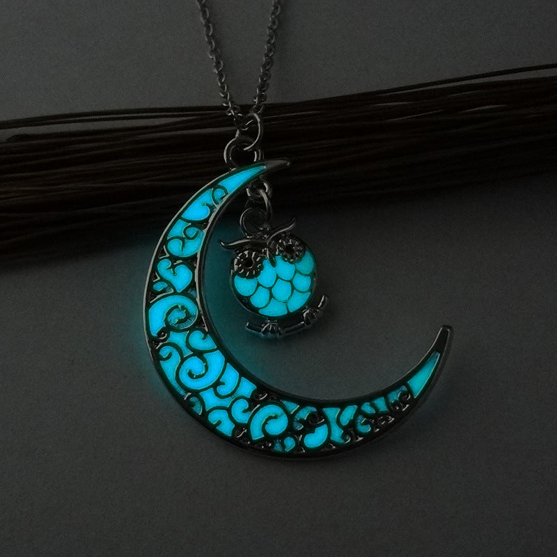 Glowing Charm Necklace – Luminous Pendant, Silver-Plated Chain, Statement Jewelry - ZENTRION 
