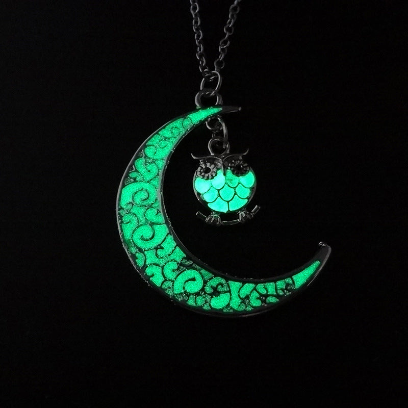 Glowing Charm Necklace – Luminous Pendant, Silver-Plated Chain, Statement Jewelry - ZENTRION 
