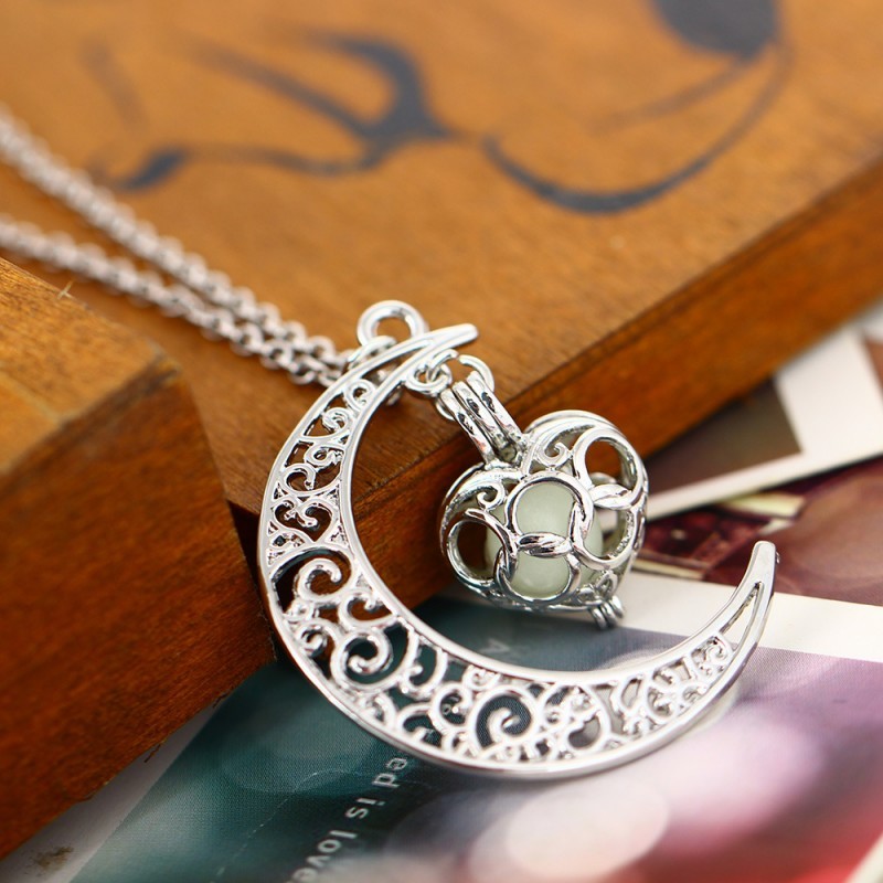 Glowing Charm Necklace – Luminous Pendant, Silver-Plated Chain, Statement Jewelry - ZENTRION 